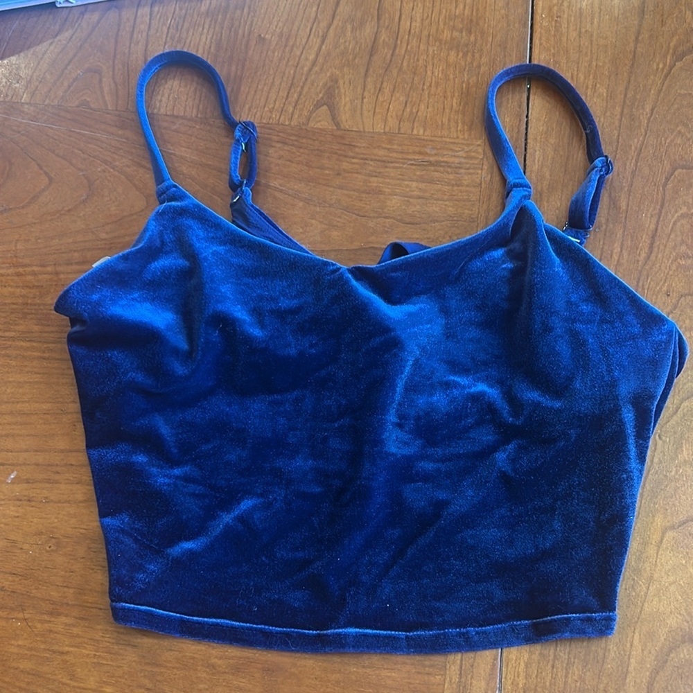 Athleta blue velvet Elation velvet crop size medium with shelf bra